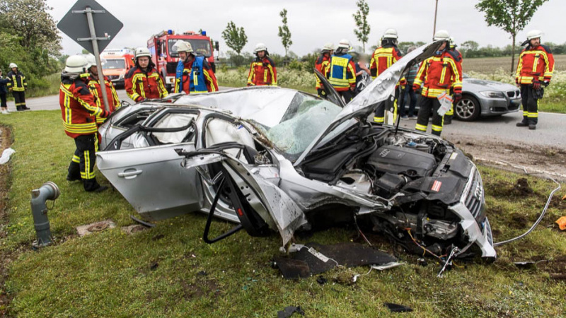 Sechs Verletzte bei schwerem Verkehrsunfall in Ellund auf der L192