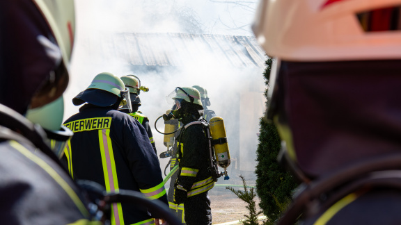 Rauchsäule über Havetoftloit - Feuerwehren in Mittelangeln erneut gefordert